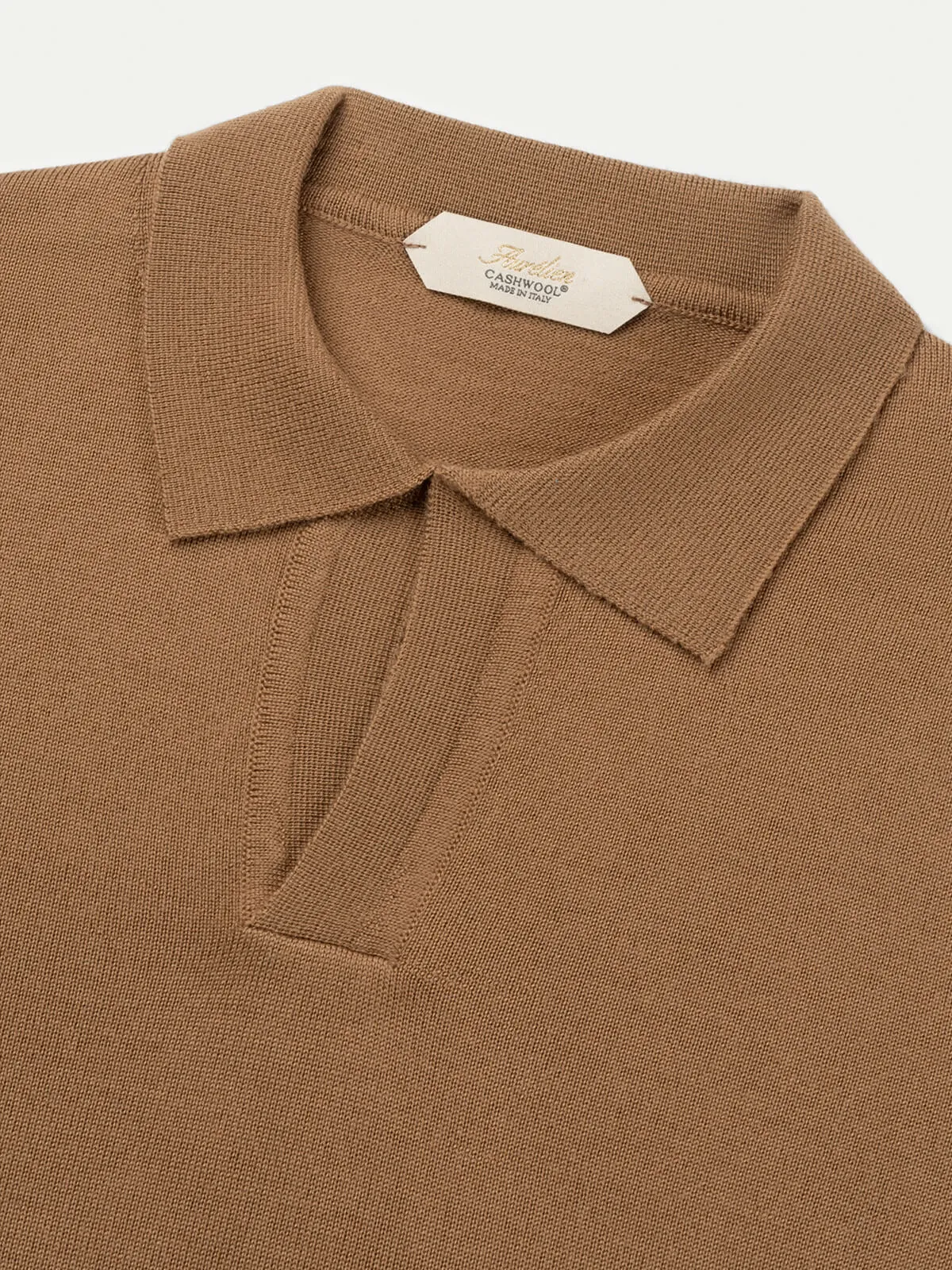 Extrafine Merino Buttonless Polo Caramel