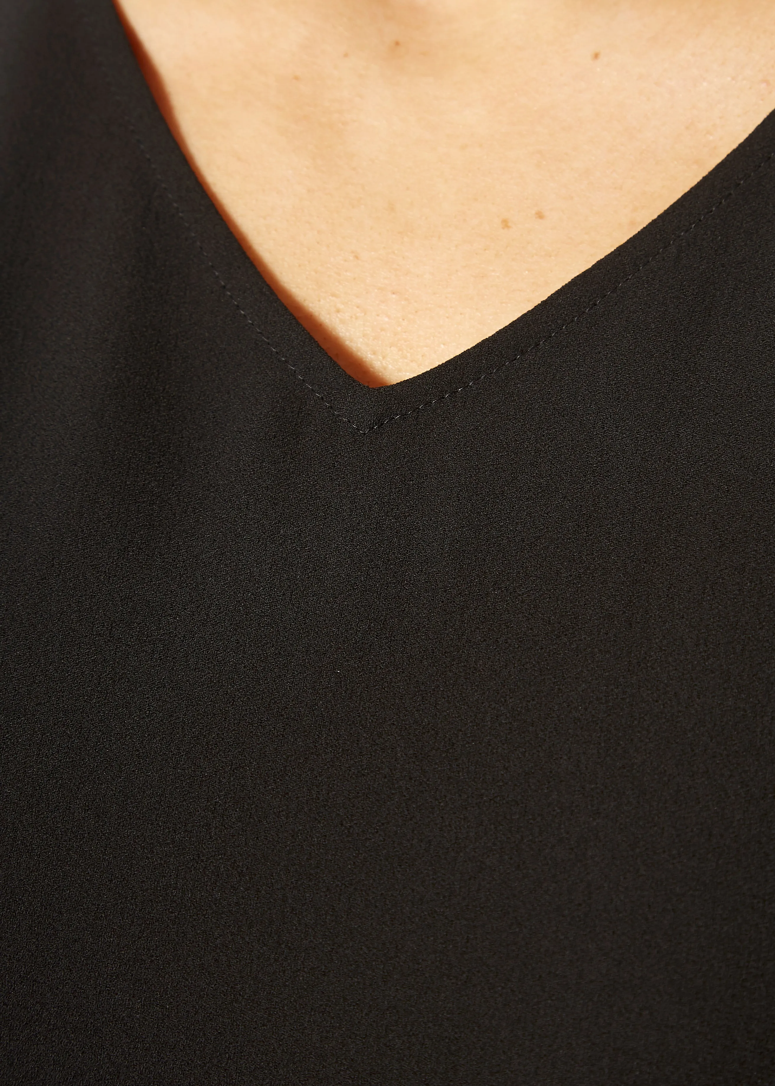 V-Neck Long Shell Black Top